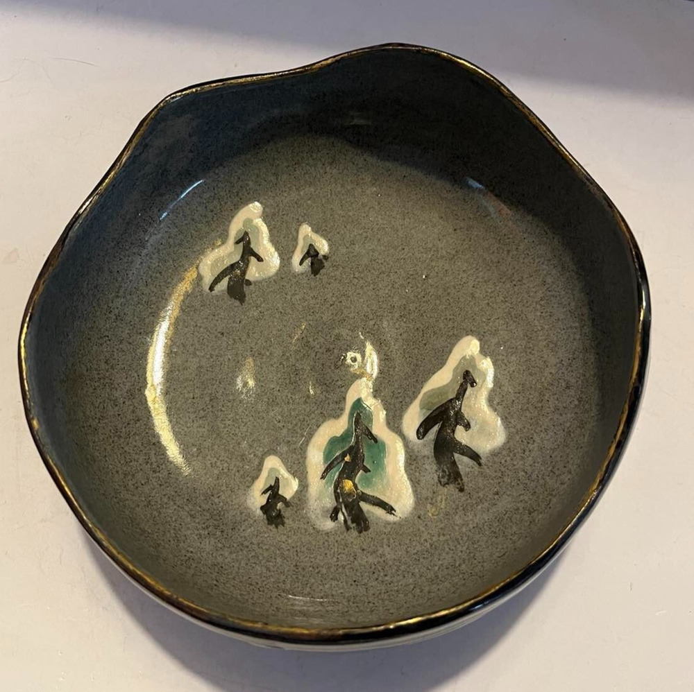 Japanese Slip Decorated Pottery Bowl Signed Makuzu Kozan (1842-1916)